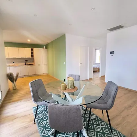 Apartament Maison Avec Grand Garage Entierement Renove