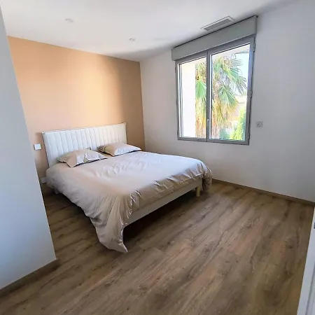Maison Avec Grand Garage Entierement Renove *