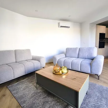 Maison Avec Grand Garage Entierement Renove Apartament
