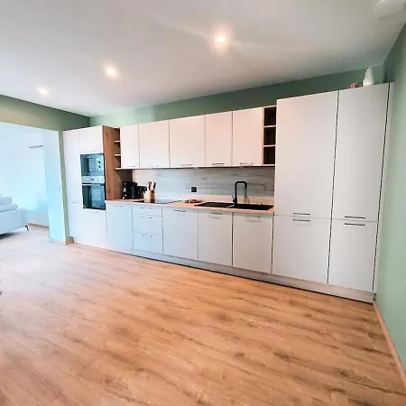 Maison Avec Grand Garage Entierement Renove *